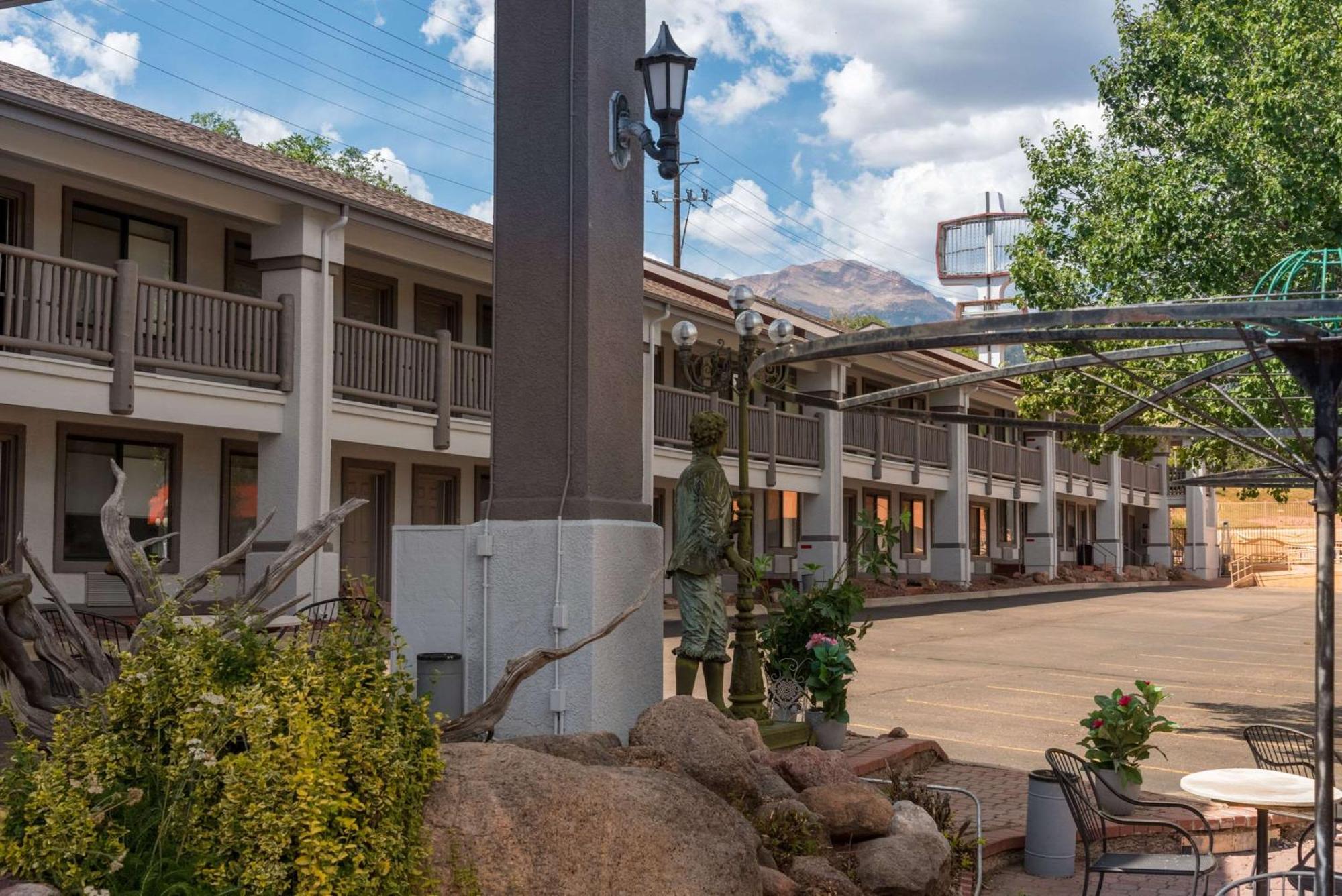 Quality Inn & Suites Manitou Springs At Pikes Peak Экстерьер фото